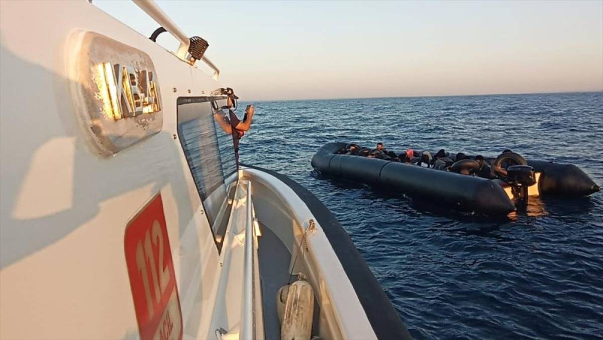 Denizlerde d&uuml;zensiz g&ouml;&ccedil; olayları 2026'nın 8 ayında y&uuml;zde 48 azaldı
