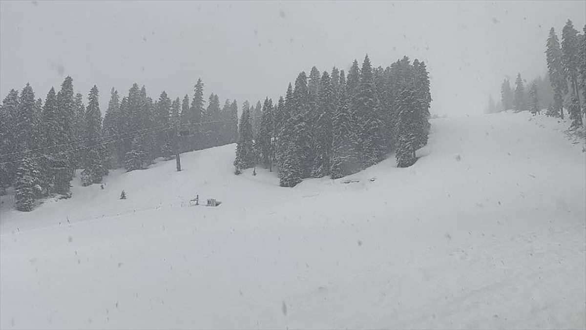 Ilgaz Dağı'nda kar yağışı etkili oluyor