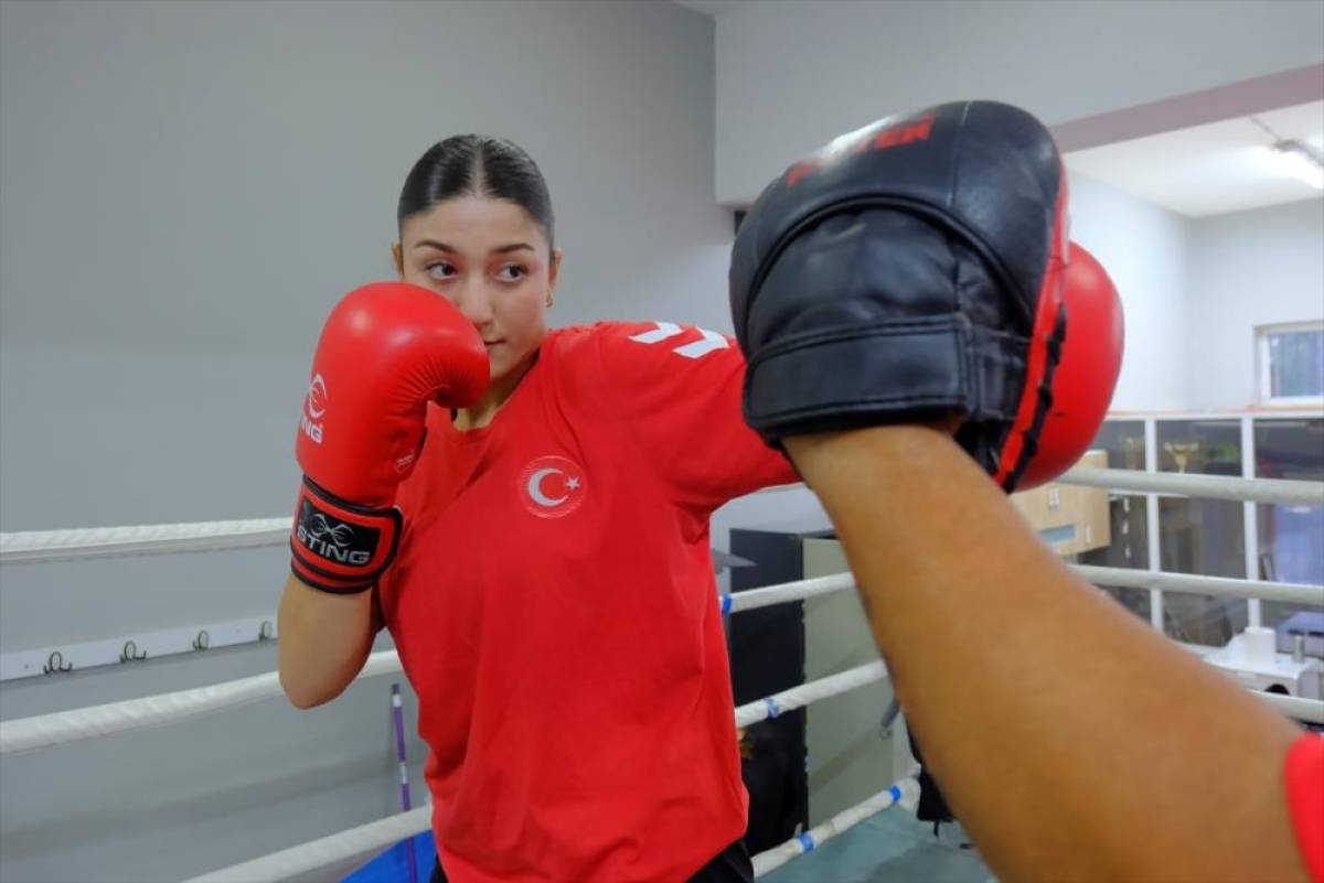 Milli boks&ouml;r Buse Nur d&uuml;nya şampiyonluğu i&ccedil;in Karadağ'da ringe &ccedil;ıkacak