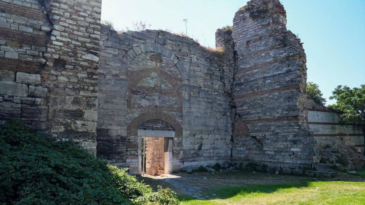 Sulukule Kapısı, kuşatmalardan g&uuml;ndelik hayata uzanan tarihe tanıklık ediyor
