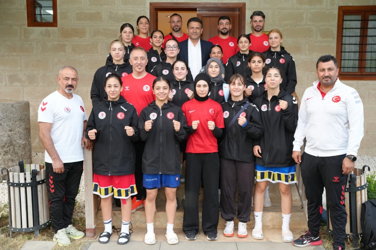 17 ve 19 Yaş Altı Boks Milli Takımı şampiyonalara Adana'da hazırlanıyor