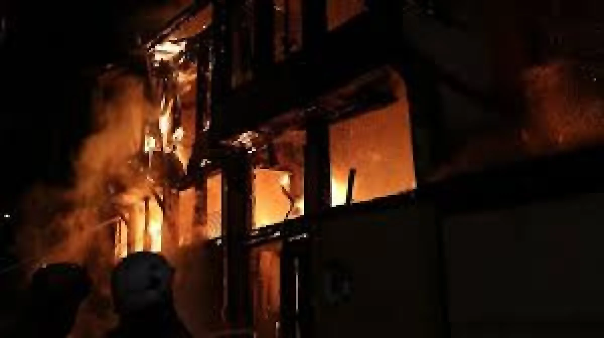  2 Katlı Evde Çıkan Yangın Söndürüldü