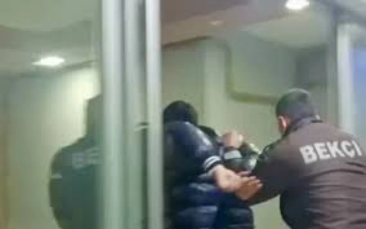 2 Ş&uuml;pheliyi Yurt Dışına Ka&ccedil;maya &Ccedil;alışırken Yakaladı