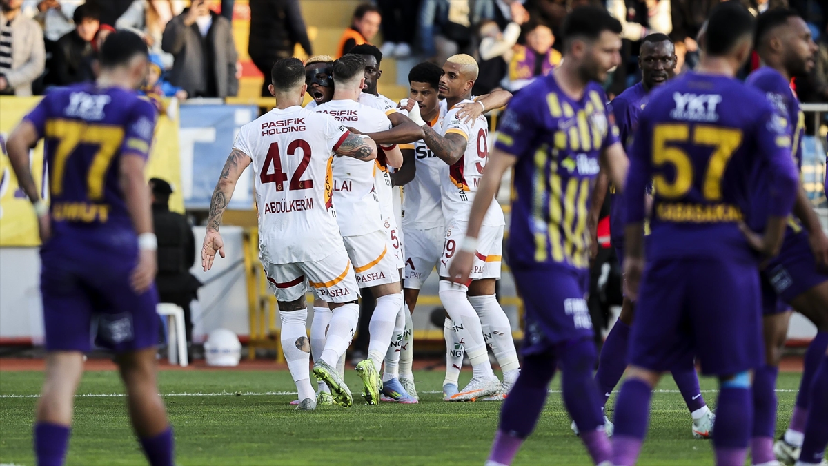 Lider Galatasaray, çıktığı son 5 resmi müsabakadan da galip ayrıldı