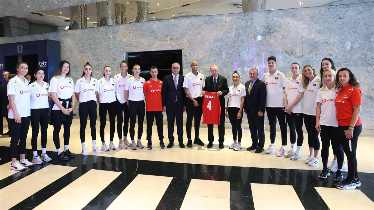 A Milli Kadın Voleybol Takımı, Cumhurbaşkanı Erdoğan'ı ziyaret etti