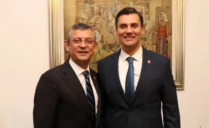 CHP Genel Başkanı Özel gözyaşlarını tutamadı:"Tüm Manisa'nın bağrına bastığı, bambaşka bir insanı kaybettik"