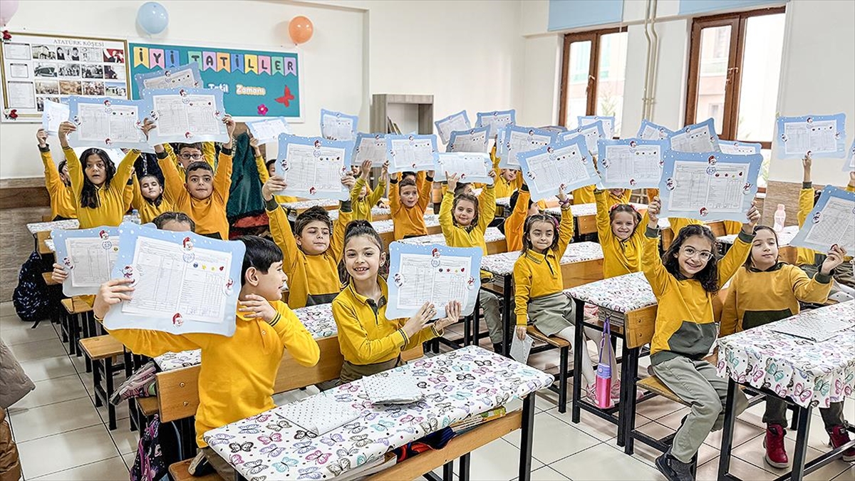 Yaklaşık 20 milyon öğrenci, 20 Haziran'da karne heyecanı yaşıyor