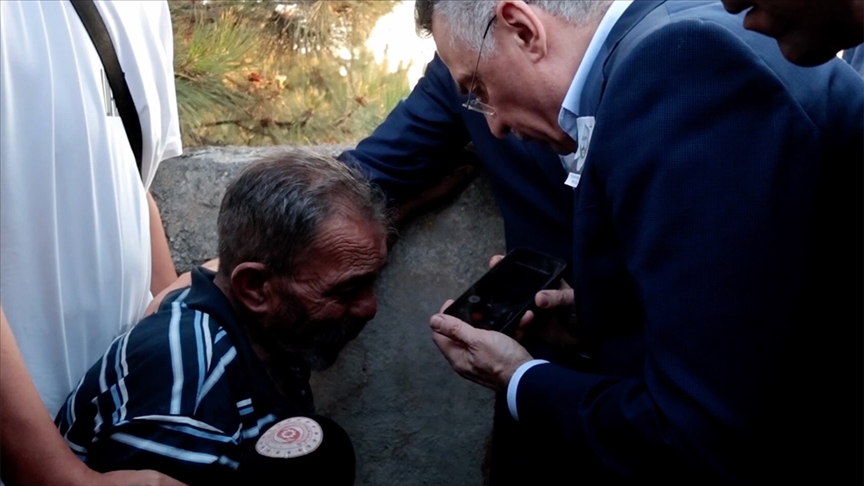 Erdoğan, şehit ormancının babasıyla görüştü