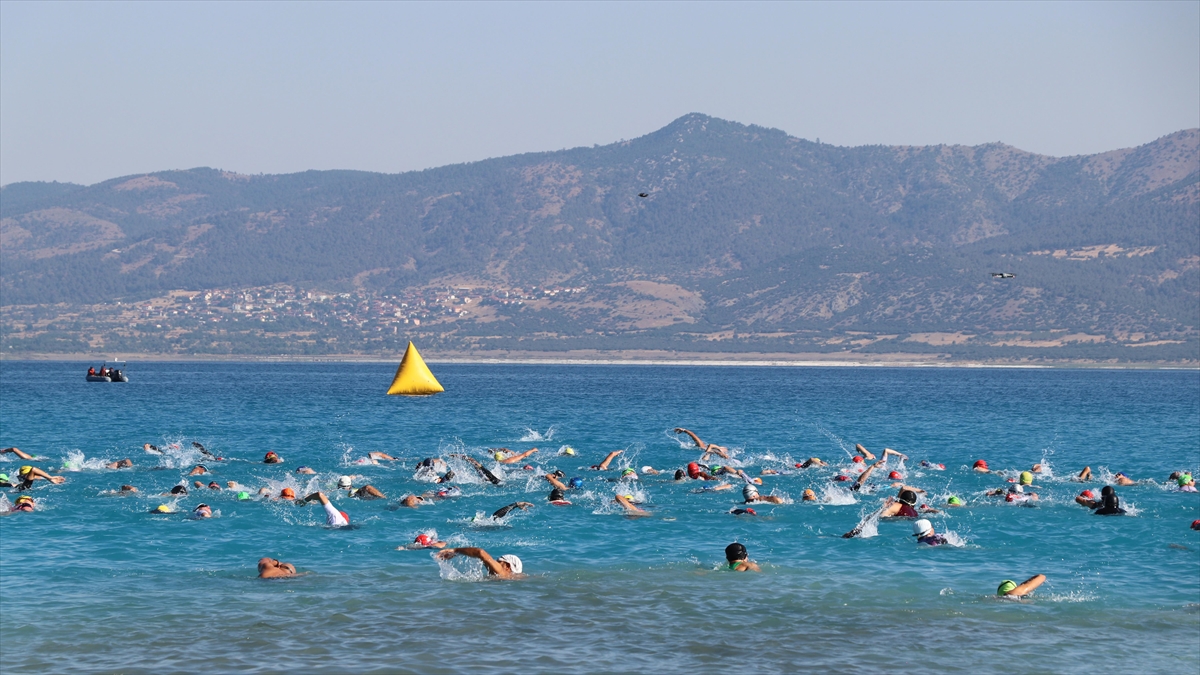 Salda Gölü'nde renkli görüntüler, 344 sporcunun katılımıyla triatlon heyecanı yaşandı