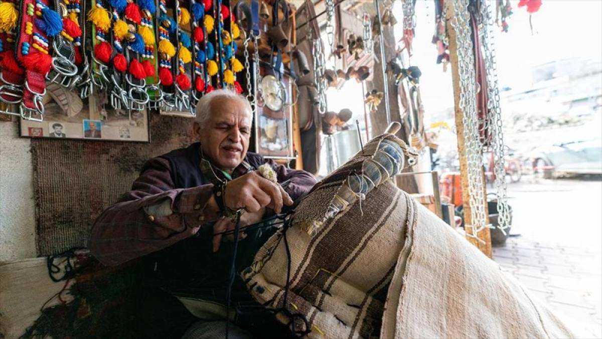 Dede yadigarı semerciliği 50 yılı aşkın s&uuml;redir ayakta tutuyor