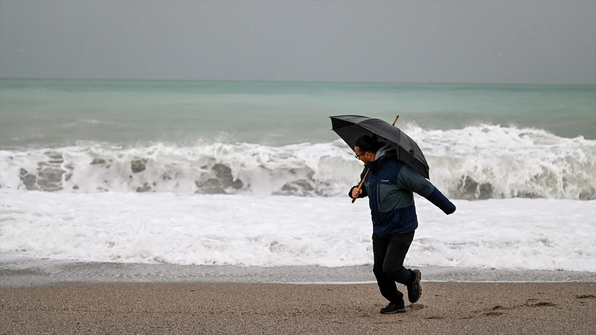 4 İl İ&ccedil;in Sarı Alarm: Kuvvetli Sağanak ve Fırtına Uyarısı