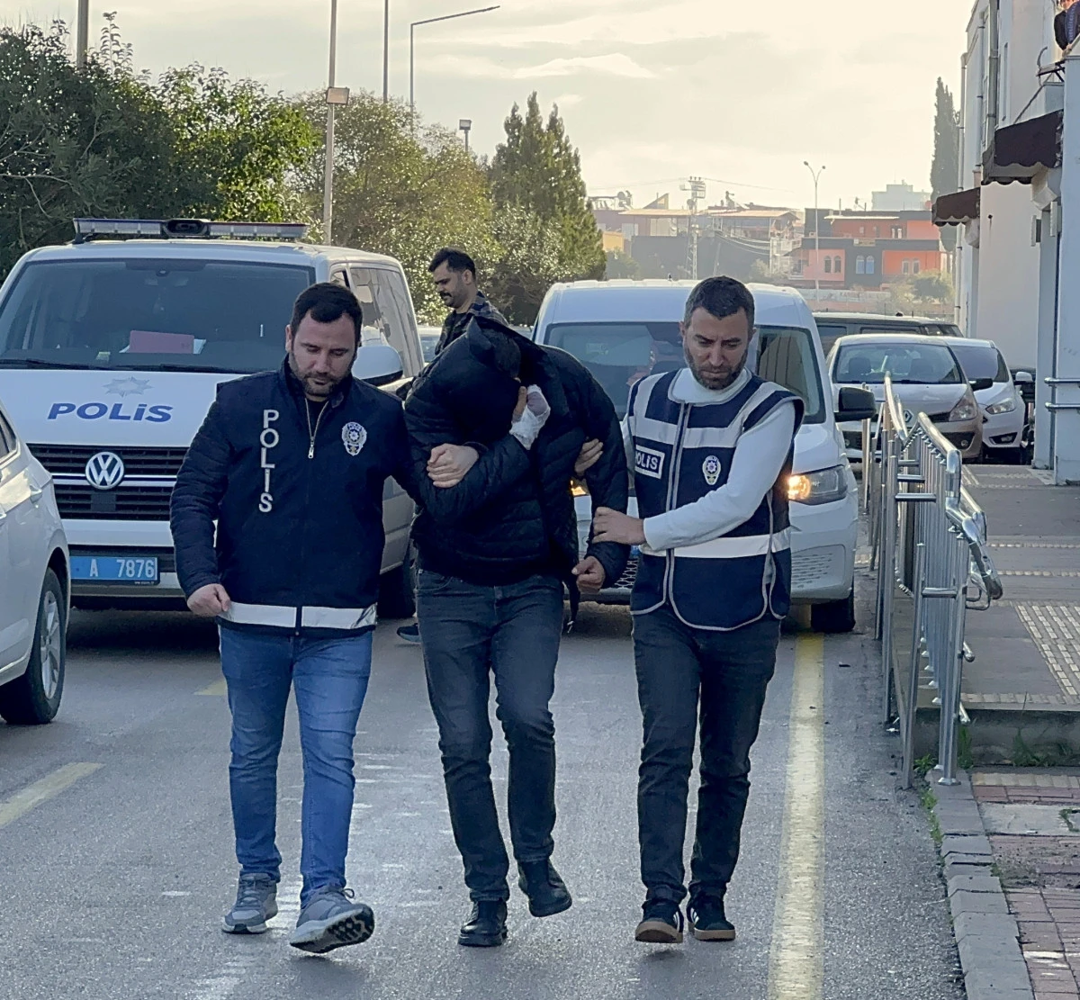 Adana&rsquo;da Eski Eşler Arasında Skandal Kavga: İkisi de G&ouml;zaltında