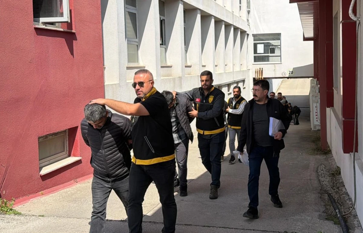 Adana&rsquo;da kanlı kavga: 1 &ouml;l&uuml;, 3 yaralı, 9 kişi tutuklandı