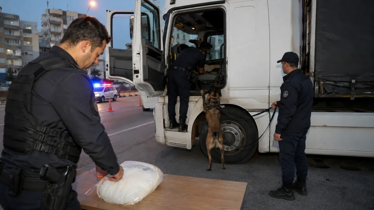 Adana&rsquo;da tırda 24 kilo 600 gram uyuşturucu bulundu