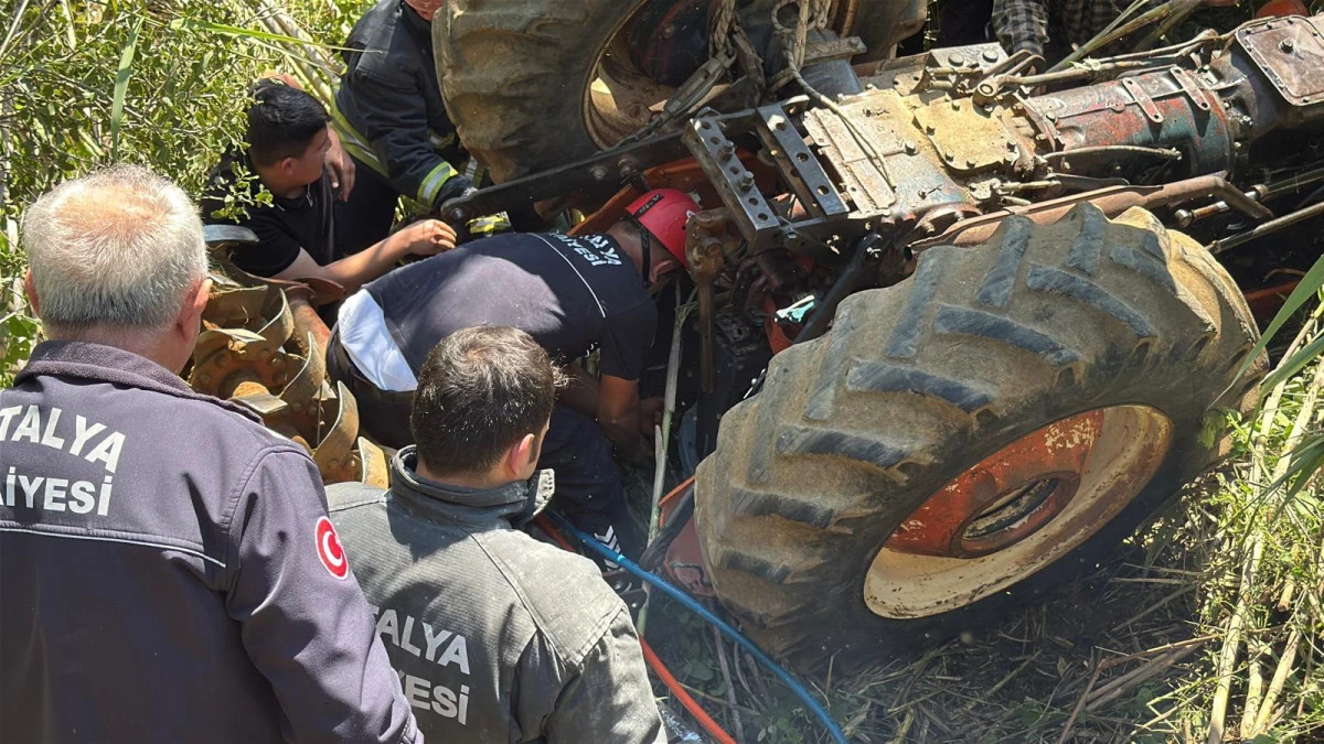 Antalya Aksu&rsquo;da Trakt&ouml;r Devrildi: Emekli Polis Hayatını Kaybetti!