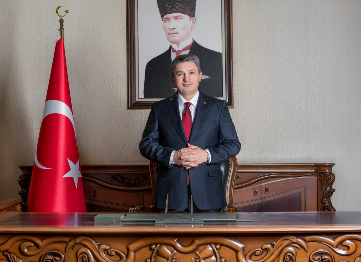 Antalya Valisi Hulusi Şahin, Ramazan Bayramı dolayısıyla mesaj yayımladı.