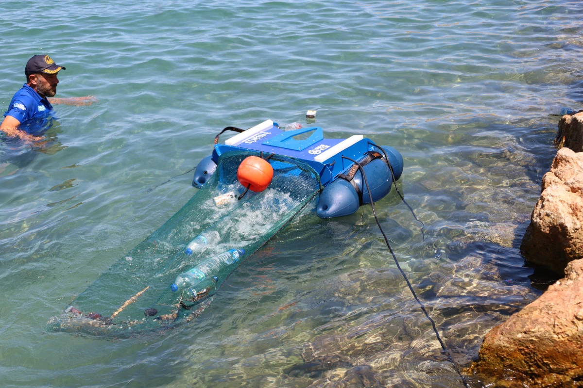 Antalya&rsquo;da deniz temizliğinde yeni d&ouml;nem: &ldquo;&Ccedil;&ouml;p Kapar&rdquo; iş başında