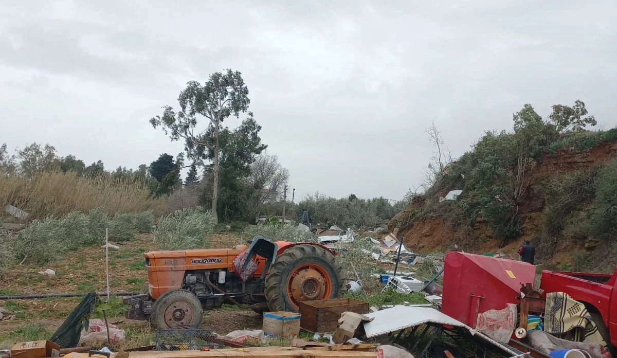 Antalya&rsquo;da Fırtına ve Hortum Alarmı: Kaş ve Manavgat&rsquo;ta hasar b&uuml;y&uuml;k