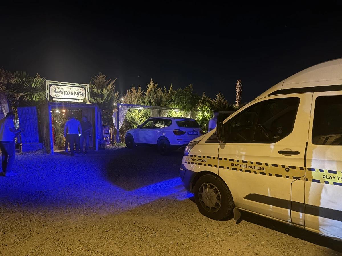 Antalya&rsquo;da restoranda silahlı kavga: 3 kişi yaralandı