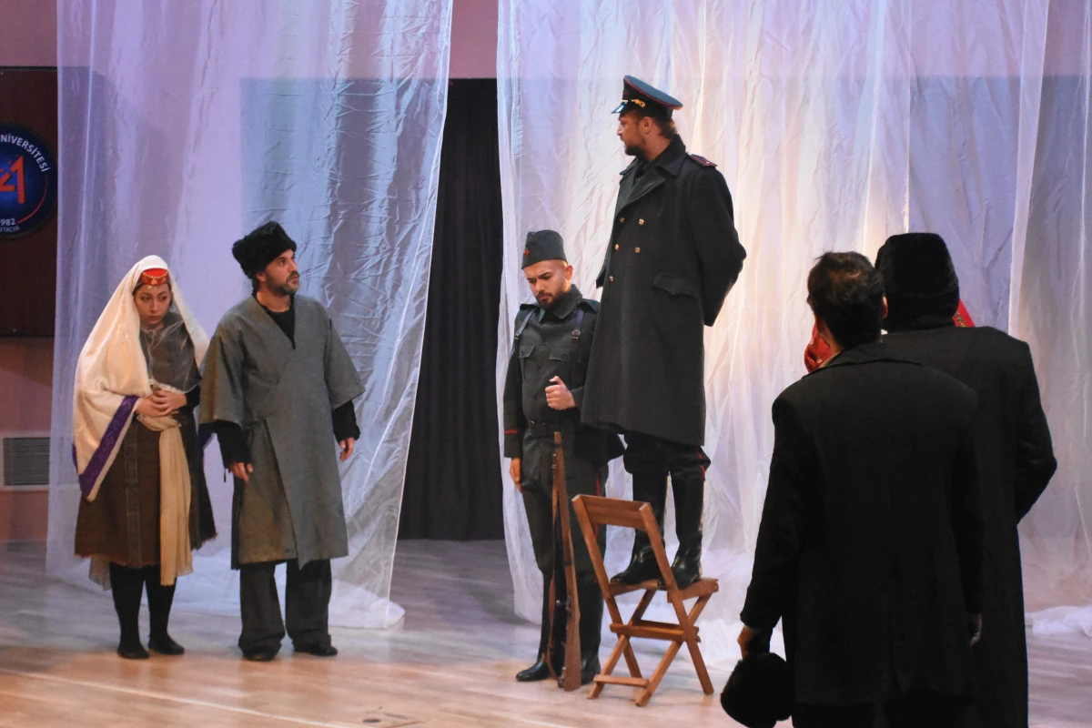 Antalya’da sahnelenen “Kara Leke” Ahıska sürgününü anlattı