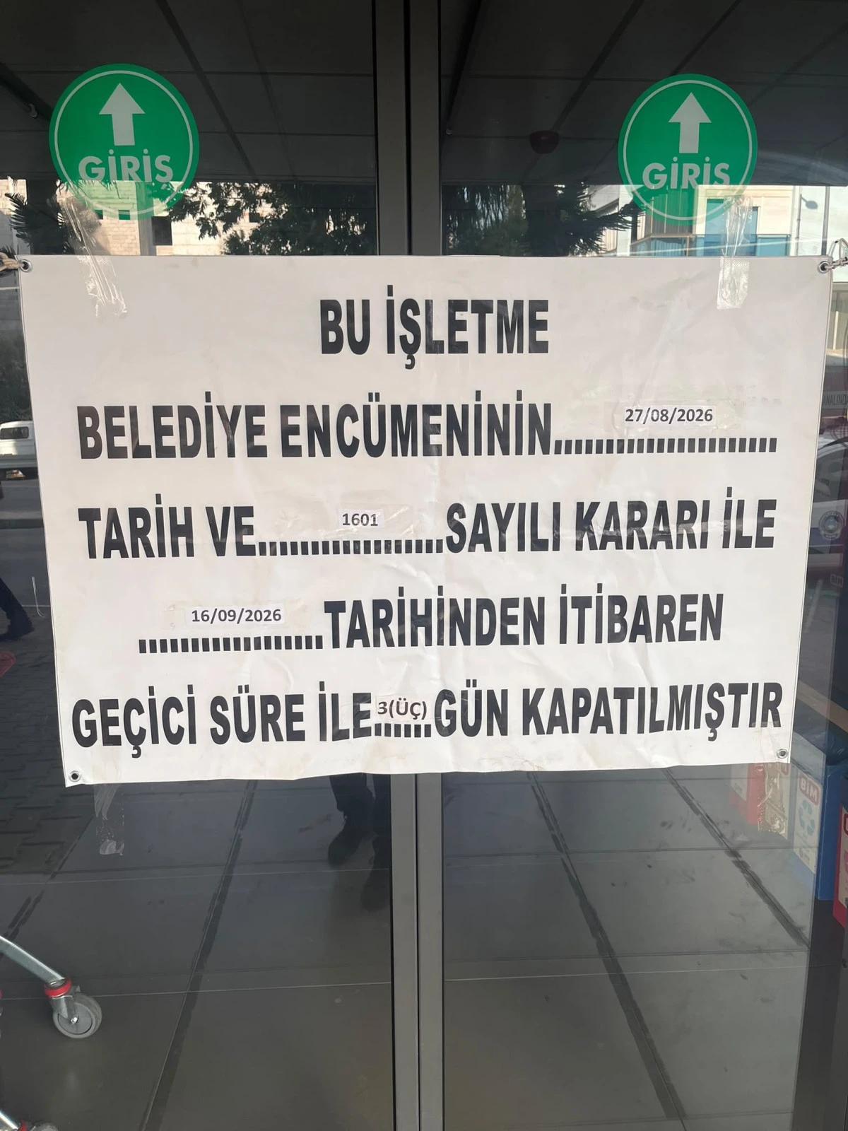 Antalya'da tarihi ge&ccedil;miş gıda şoku! Zincir market m&uuml;h&uuml;rlendi