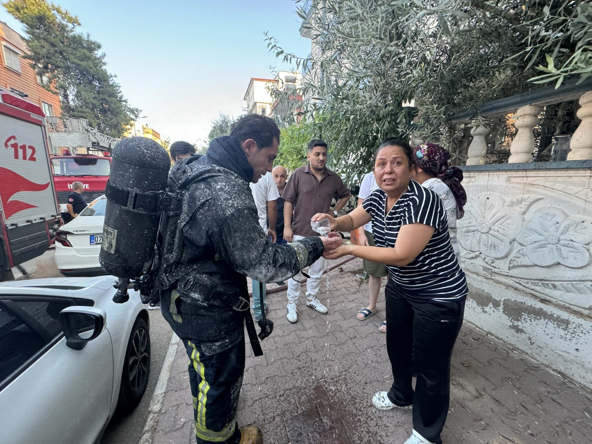 Antalya'da Yangın Paniği: Bebekler ve Mahsur Kalanlar Kurtarıldı