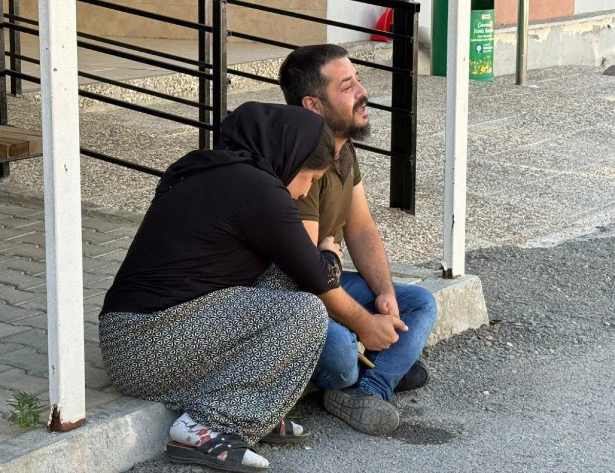 Antalya'da y&uuml;rek yakan kaza: Babasının aracının altında can verdi