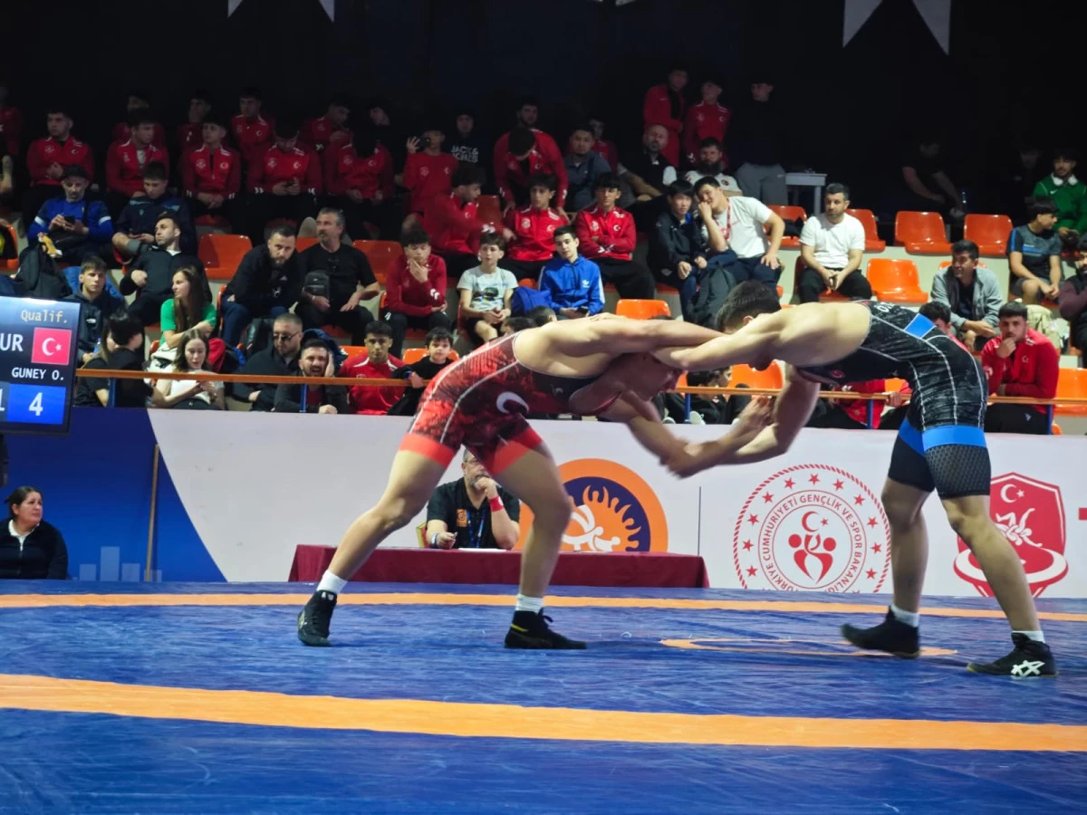 Antalya&rsquo;da Zafer Kupası başladı: T&uuml;rk g&uuml;reş&ccedil;iler madalyaları topladı