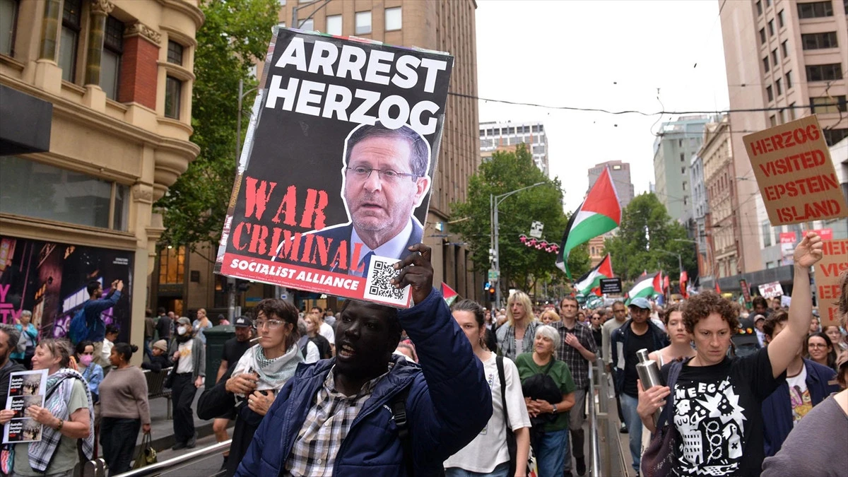 Avustralya&rsquo;da Herzog Ziyaretine Parlamento &Ouml;n&uuml;nde Protesto