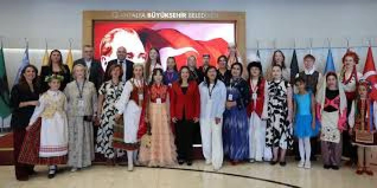 Başkan Vekili B&uuml;şra &Ouml;zdemir, 27. Uluslararası Antalya &Ccedil;ocuk Festivalinde 10 &Uuml;lkeden Gelen &Ccedil;ocukları Ağırladı