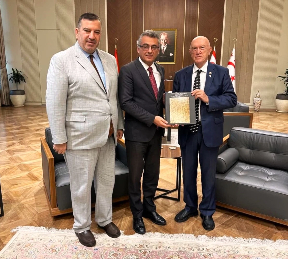 B&uuml;lent Akarcalı ve Kıbrıs T&uuml;rkleri i&ccedil;in adanmış bir &ouml;m&uuml;r