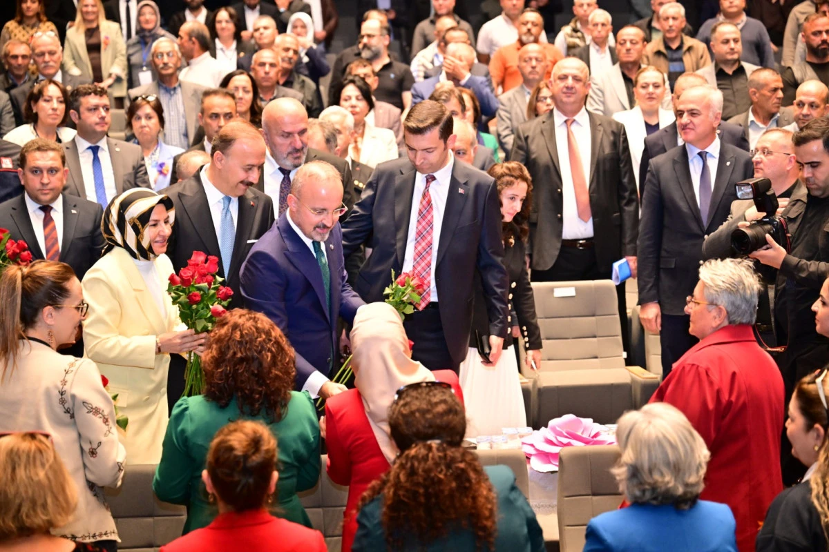 B&uuml;lent Turan&rsquo;dan ailere uyarı: &Ccedil;ocukların dijital d&uuml;nyasını takip edin