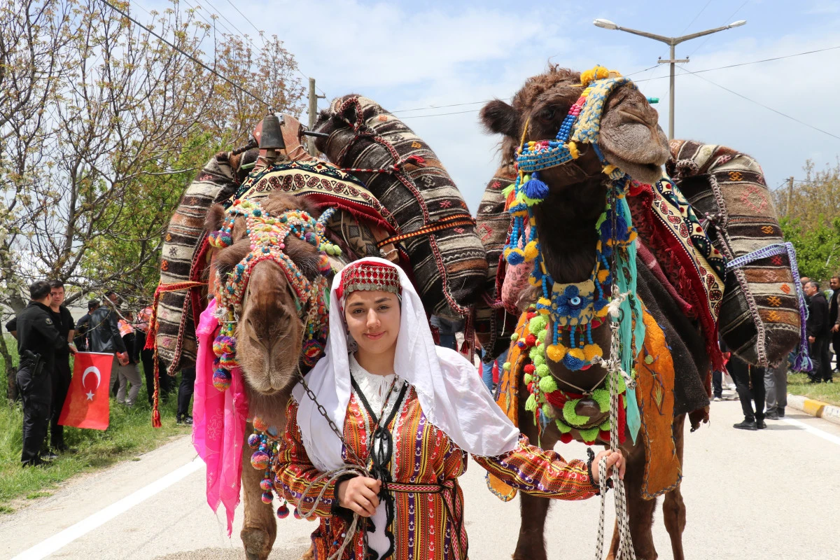 Burdur&rsquo;da İnsuyu Y&ouml;r&uuml;k G&ouml;&ccedil;&uuml; Şenliği coşkuyla başladı