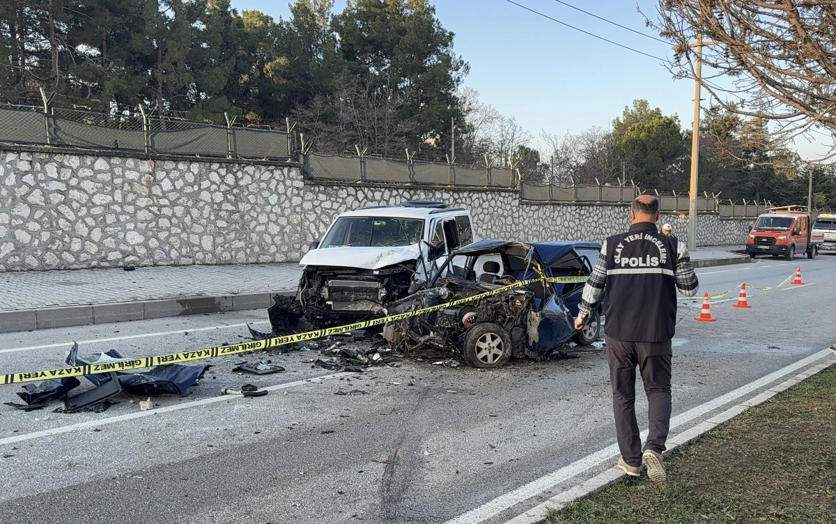 Burdur’da zincirleme kaza: 3 Araçlı Kaza: 2 ölü, 3 yaralı