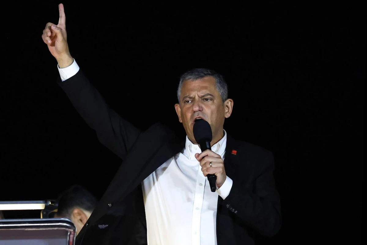 CHP'de deprem b&uuml;y&uuml;yor: &Ouml;zg&uuml;r &Ouml;zel&rsquo;den sert meydan okuma!