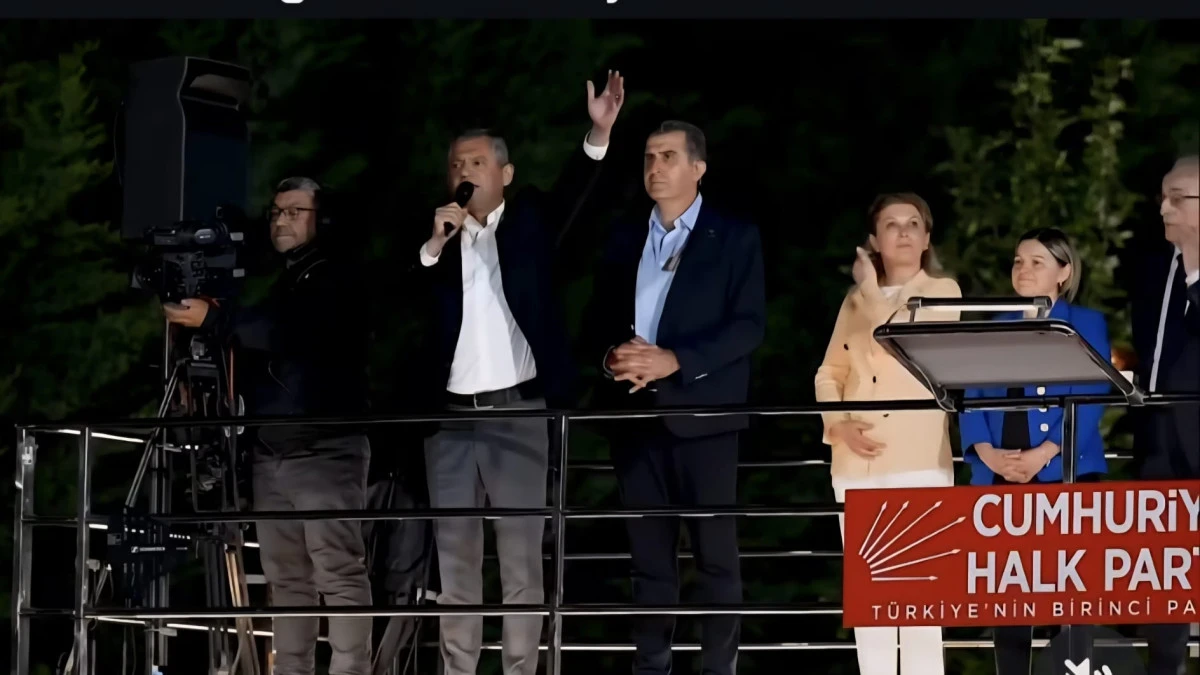 CHP&rsquo;de kurultay krizi derinleşiyor: &Ouml;zg&uuml;r &Ouml;zel&rsquo;den sert &ccedil;ıkış
