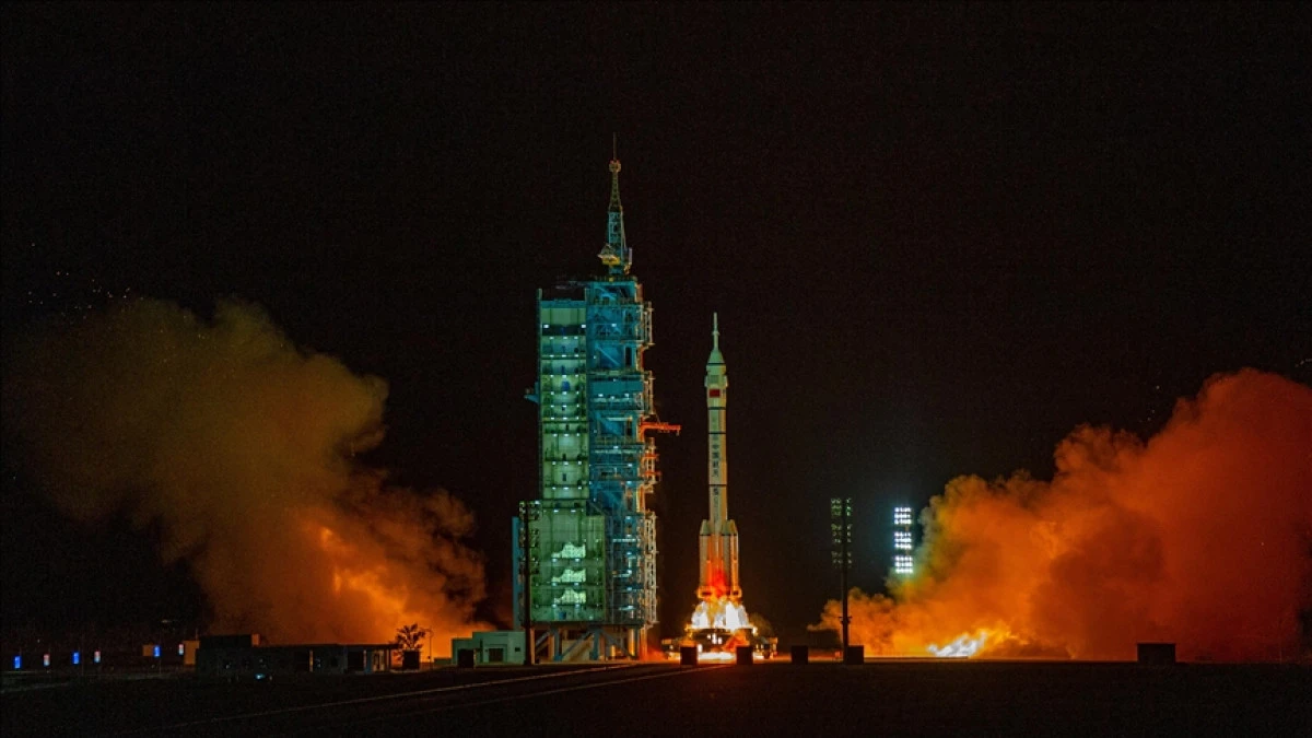 Çin, mekik hasarı nedeniyle Dünya'ya dönemeyen taykonotları getirmek için hazırlık yapıyor