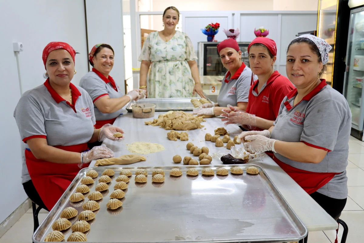 Depremde iki d&uuml;kkanı yıkılan kadın girişimci pes etmeyip 5 şubelik iş kurdu