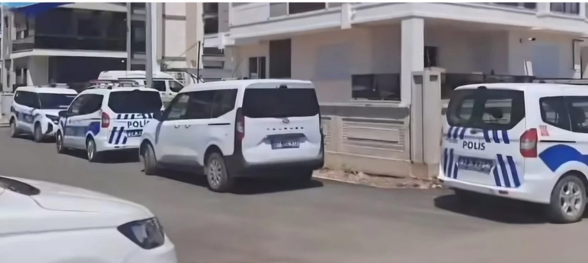 D&ouml;şemealtı&rsquo;nda Yeni Evine Taşınan Polis Memuru &Ouml;l&uuml; Bulundu