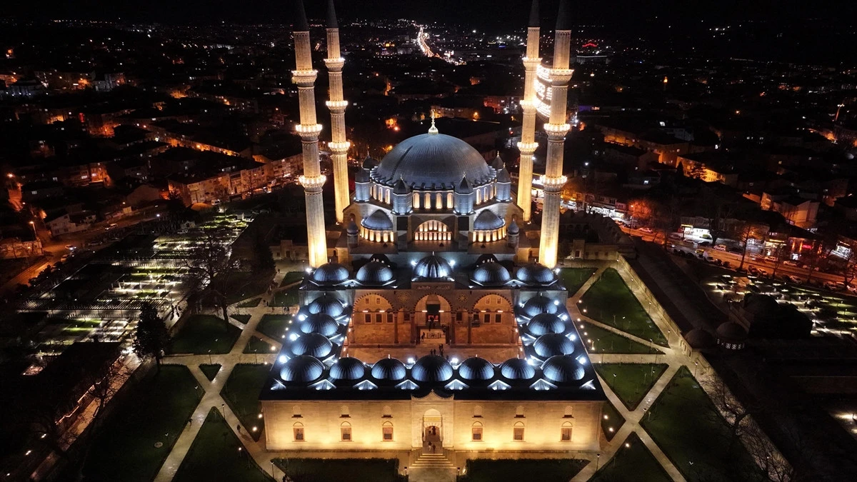 Edirne 'de Unesco Mirası Mimar Sinan'ın Selimiye'si ışıl ışıl parlıyor