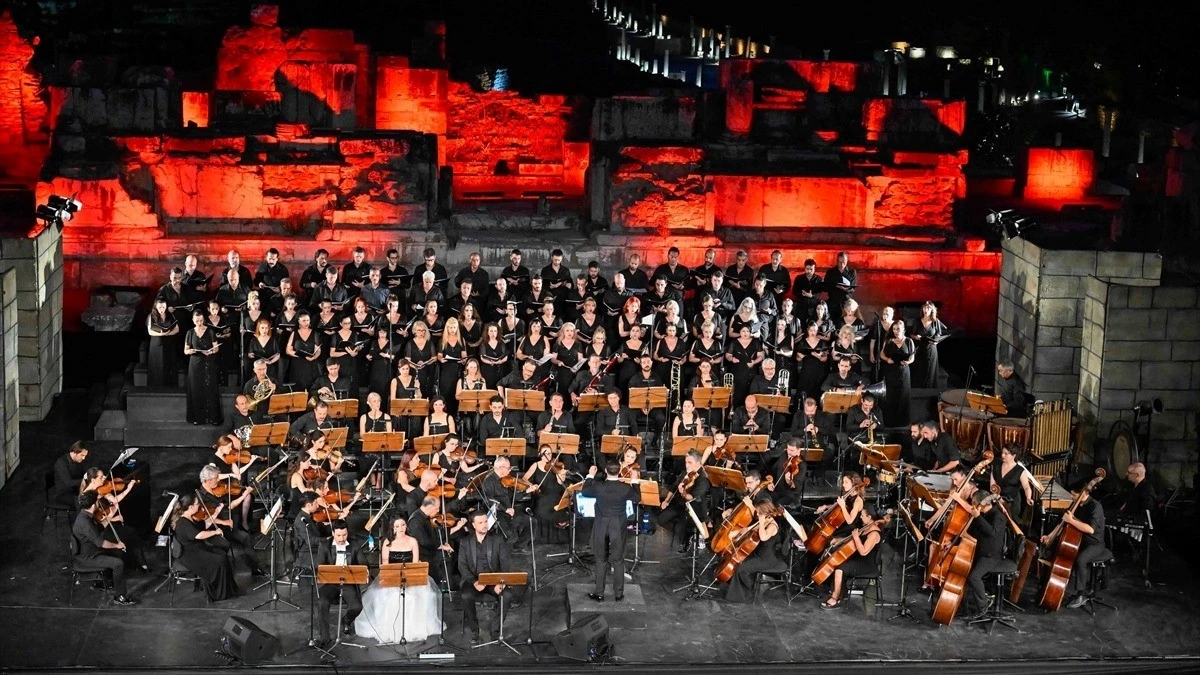 Efes Antik Tiyatrosu'nda &ldquo;Carmina Burana&rdquo; Sanatseverleri b&uuml;y&uuml;ledi