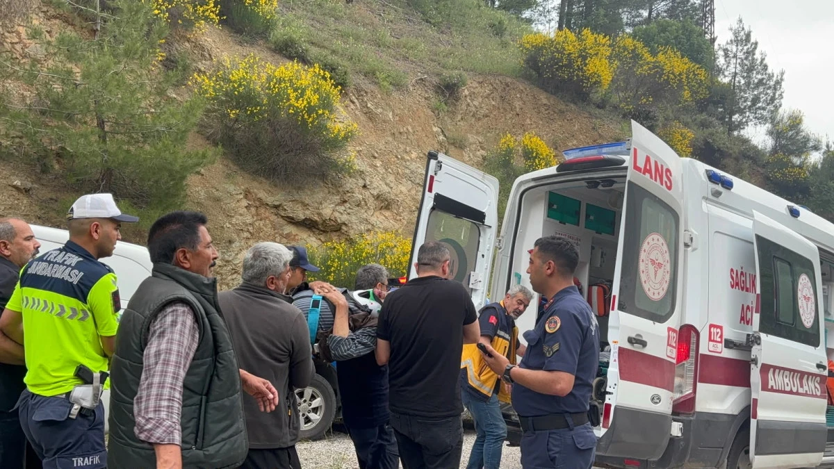Feke&rsquo;de &Ouml;l&uuml;mle Burun Buruna: Otomobil U&ccedil;uruma Yuvarlandı