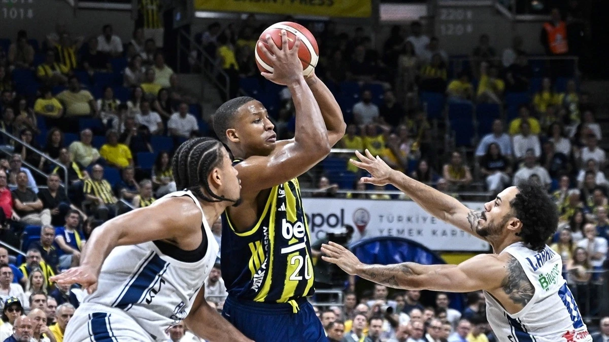 Fenerbah&ccedil;e Beko Finale Koşuyor! Efes Karşısında Tarihi D&ouml;n&uuml;ş