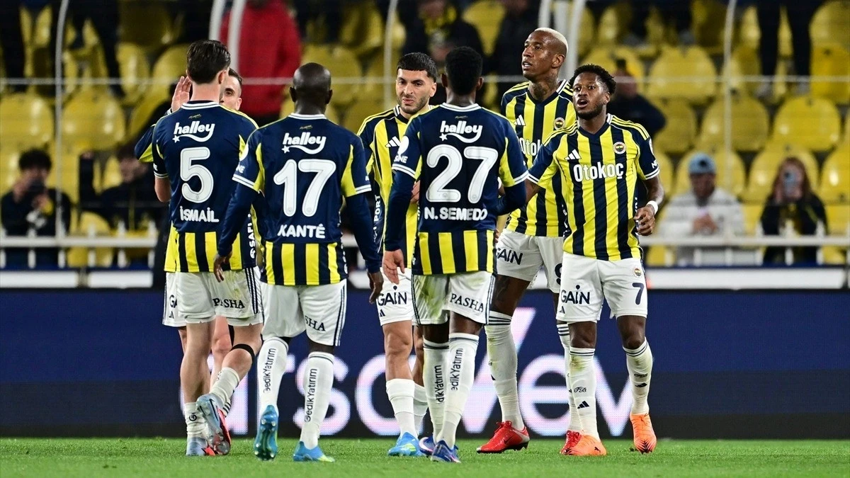 Fenerbah&ccedil;e'den kritik galibiyet: Talisca şov yaptı, zirve kızıştı
