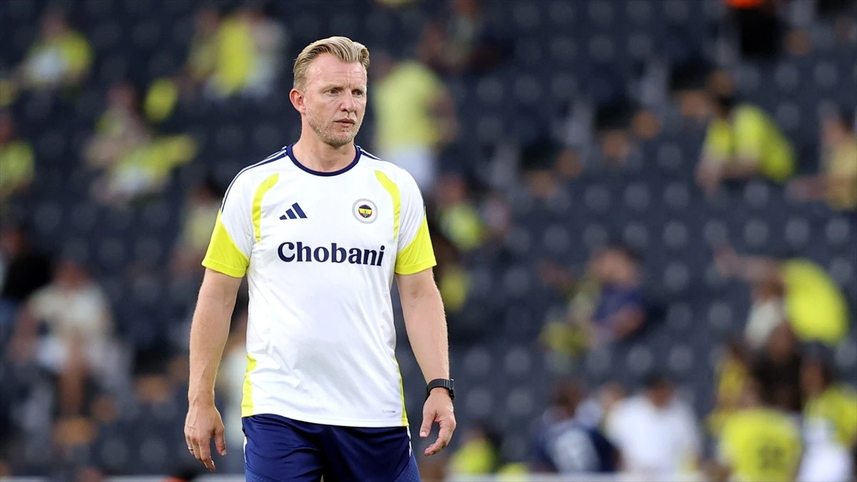 Fenerbah&ccedil;e'e ge&ccedil;ici neknik patron Dirk Kuyt!G&ouml;rev milli aaraya kadar