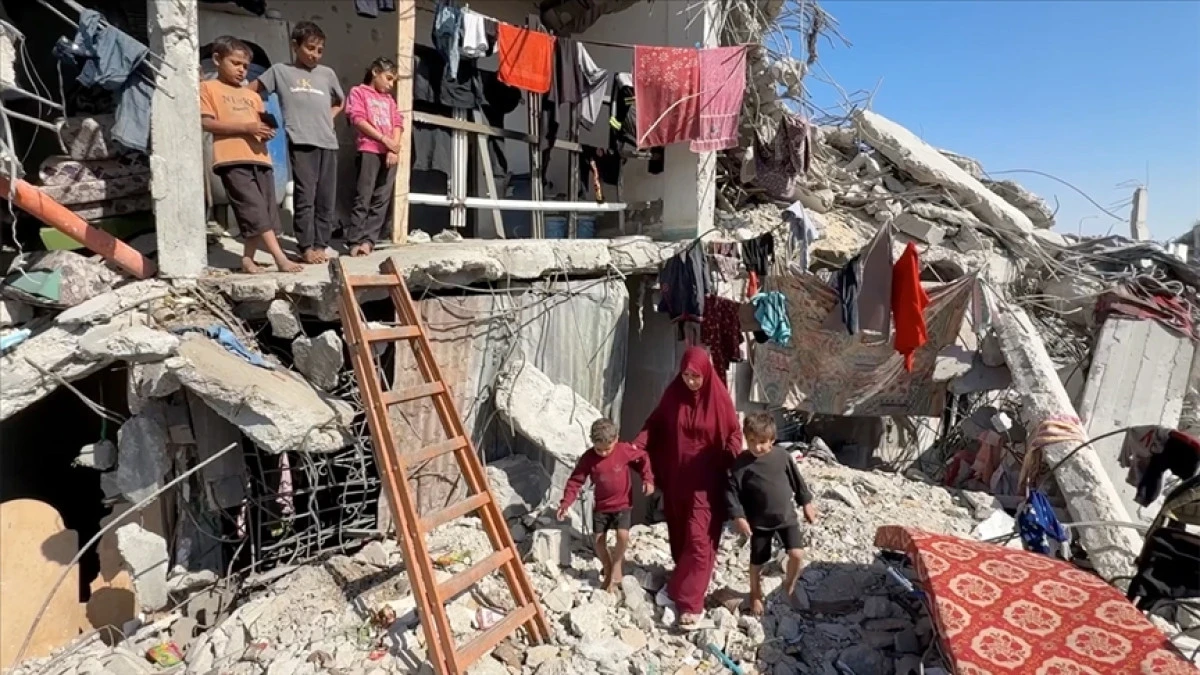 Filistinliler yıkılmaya yüz tutmuş evlere sığınıyorlar