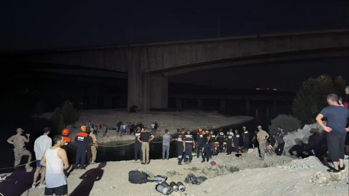 Fırat Nehri'nde Oluşan Adacıkta 26 Kişi Mahsur Kaldı