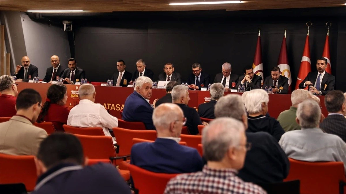 Galatasaray Divan Kurulu toplanıyor: Dursun &Ouml;zbek'ten kritik sunum