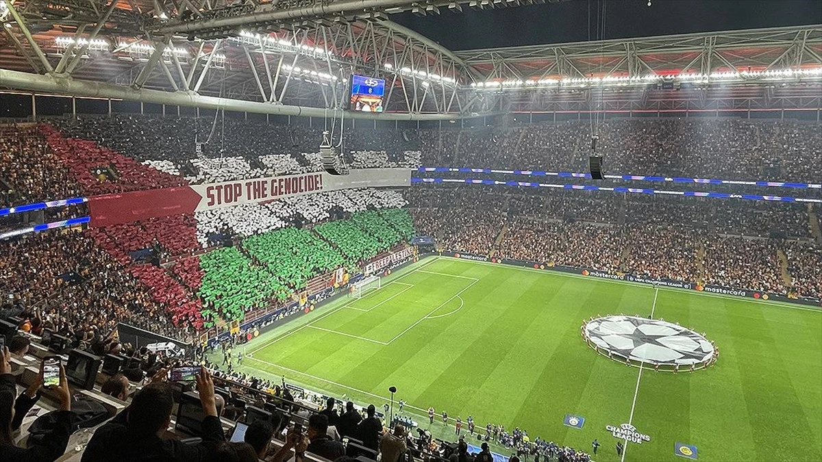 Galatasaray taraftarından Filistin'e destek koreografisi