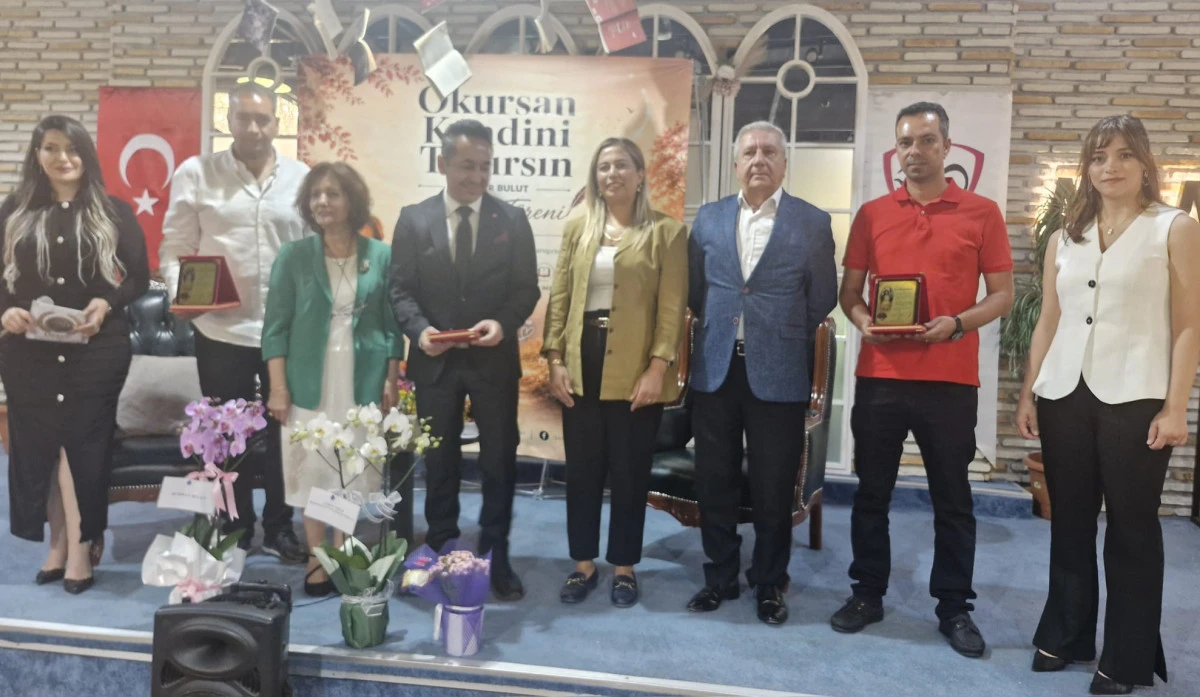 Gazi Annesi Hacer Bulut&rsquo;un Kitabı B&uuml;y&uuml;k İlgi G&ouml;rd&uuml;, Duygusal İmza G&uuml;n&uuml;